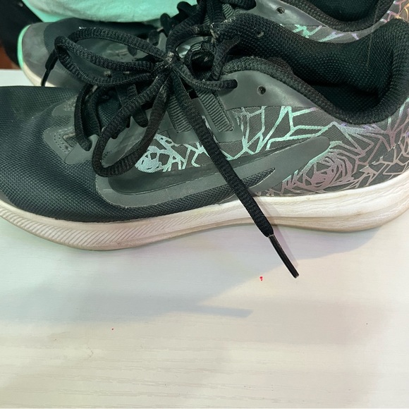 Girls Nike running shoes - Picture 6 of 6